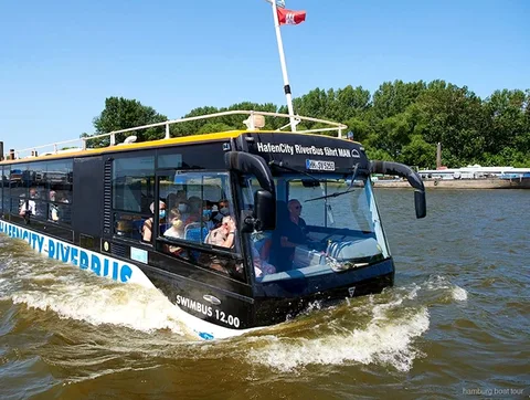Uitzicht op Speicherstadt tijdens de amfibiebus tour in Hamburg