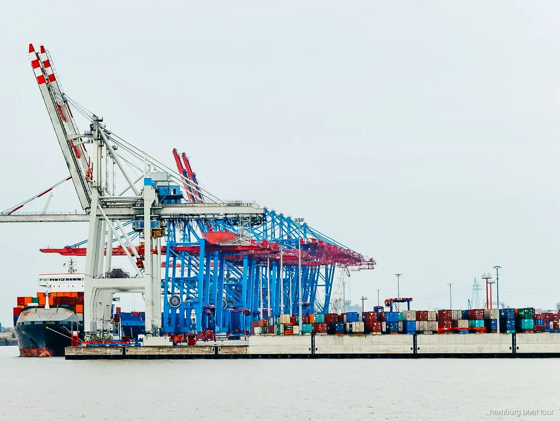 Scheepswerf Blohm und Voss gezien tijdens een havenrondvaart in Hamburg