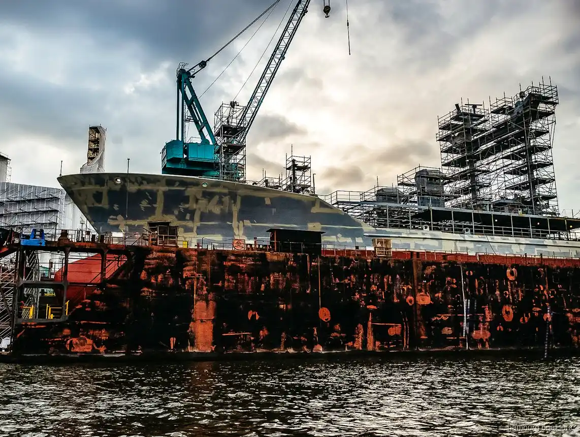 Kades van HafenCity tijdens een budget havenrondvaart in Hamburg